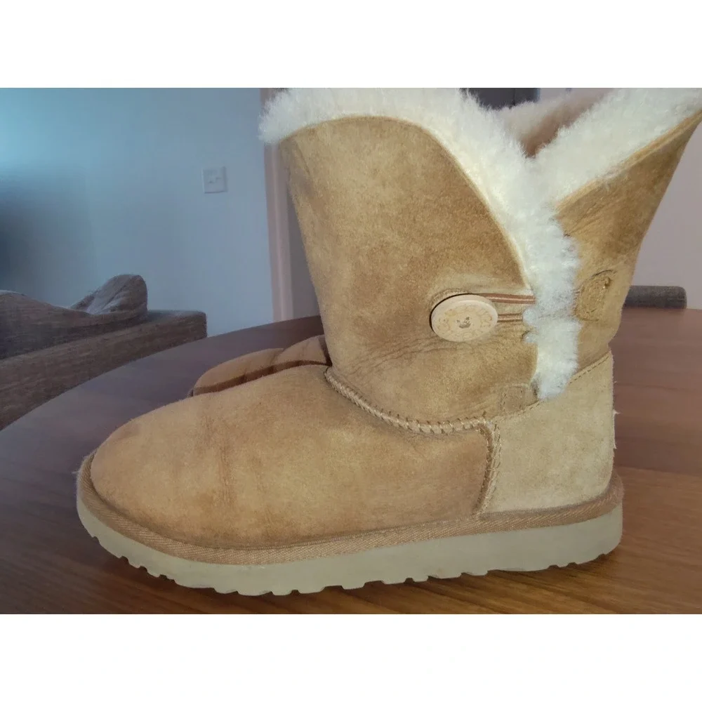 UGG Australia Bailey Button Chestnut Suede Shearling Boots 5991Y Kids Size 6